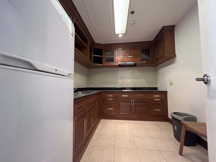 Condominium in Ploenchit 